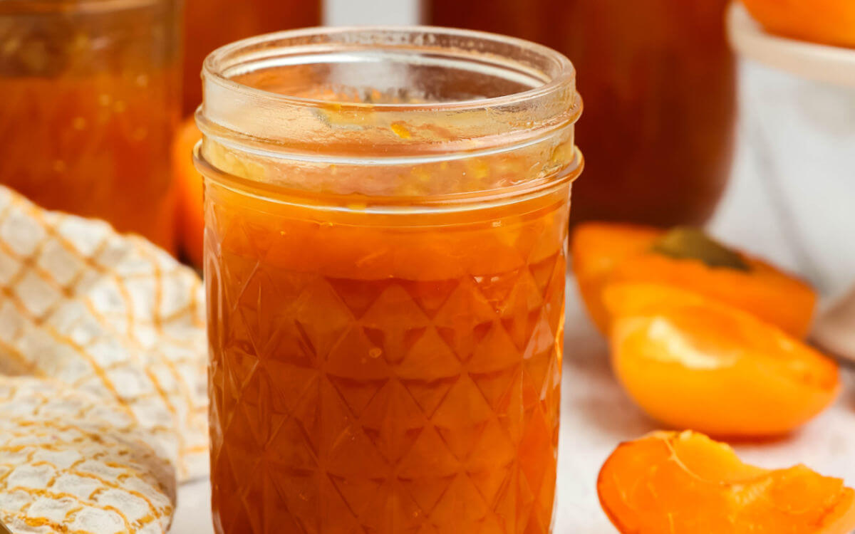 Apricot jam without pectin in a jar.