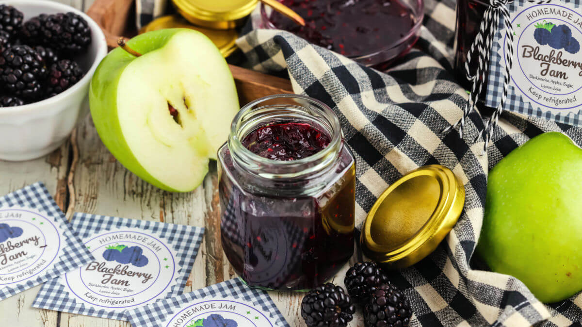 Blackberry jam without pectin in a jar.