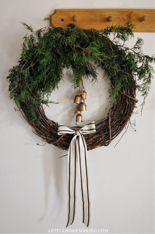 diy christmas wreath with bells