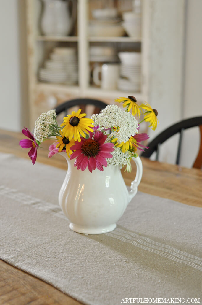 How to Make a Table Runner (Grain Sack Fabric) - Artful Homemaking