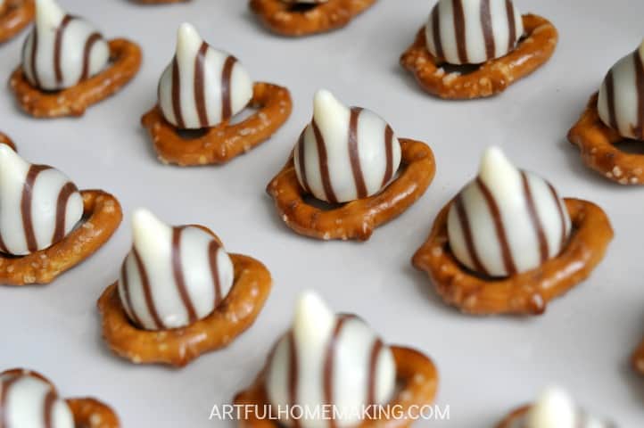 valentine pretzel treats