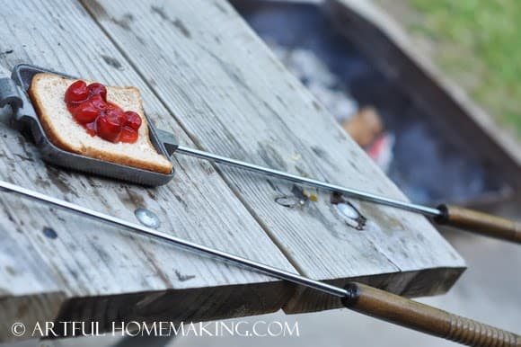 cast iron cooker for hobo pie