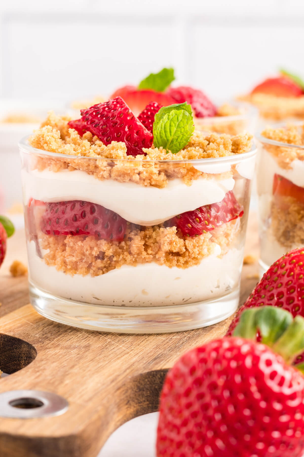 no bake strawberry cheesecake cups