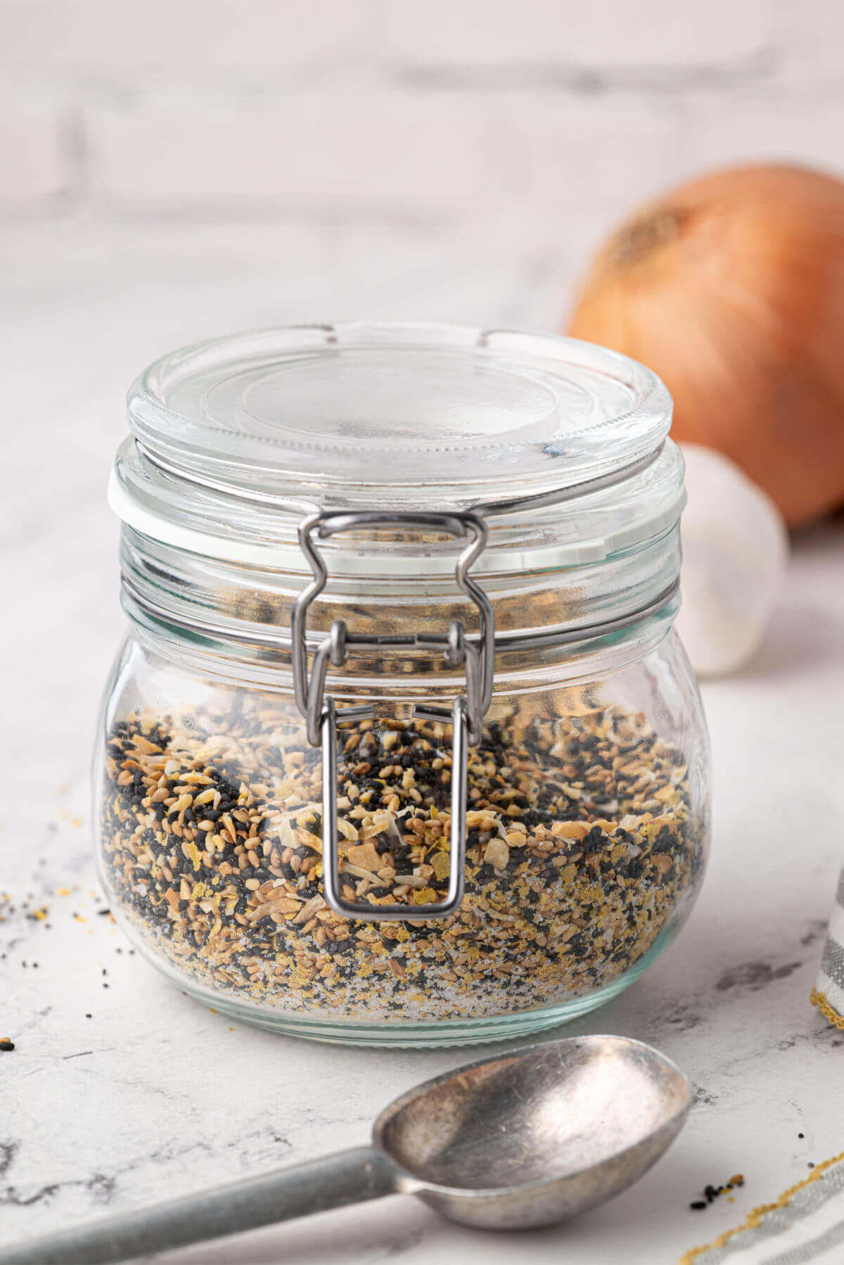 A closed jar of everything bagel seasoning made at home.