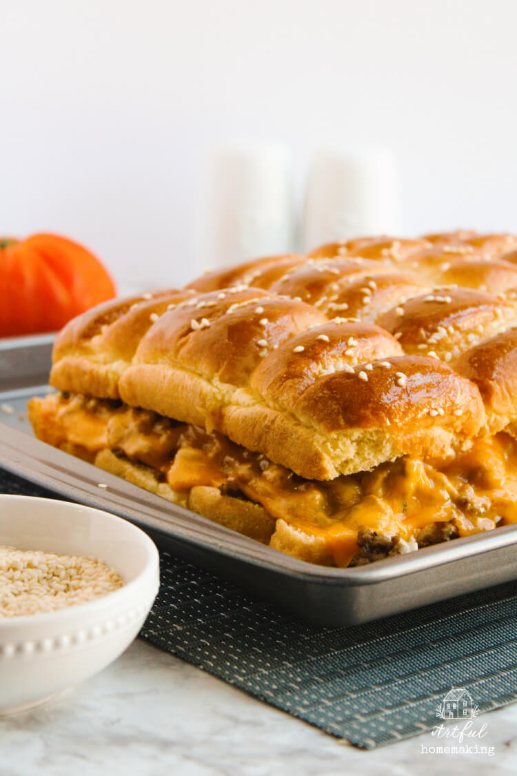 cheeseburger sliders recipe on hawaiian rolls