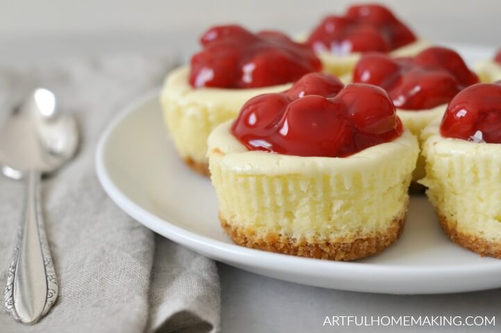 https://www.artfulhomemaking.com/wp-content/uploads/easy-mini-cheesecakes-recipe-muffin-pan.jpg