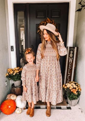 fall family photo neutral dresses