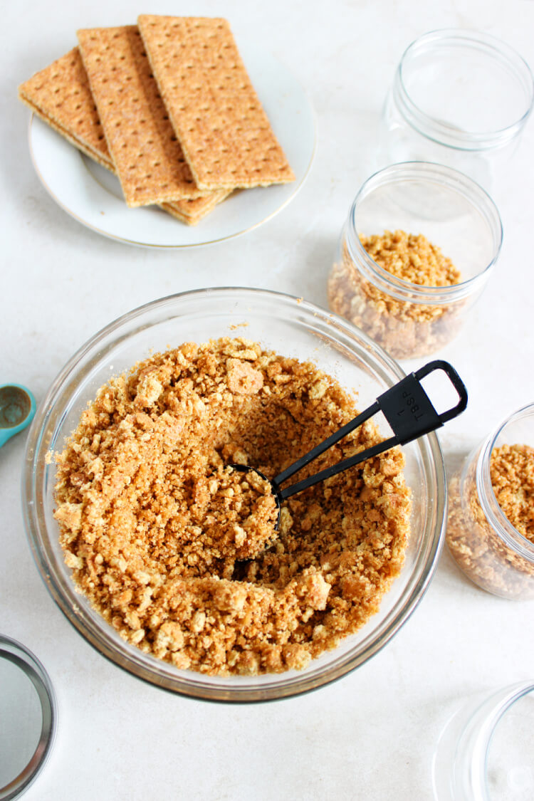 making graham cracker crust