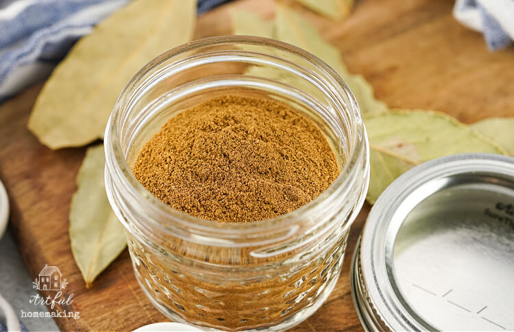 small mason jar with apple pie spice on a wooden cutting board