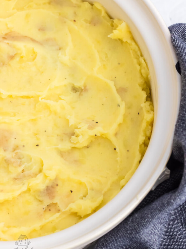 easy mashed potatoes in a white pot