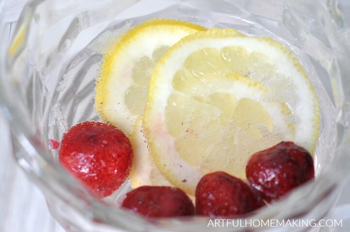 Sugar-Free Sparkling Strawberry Lemonade