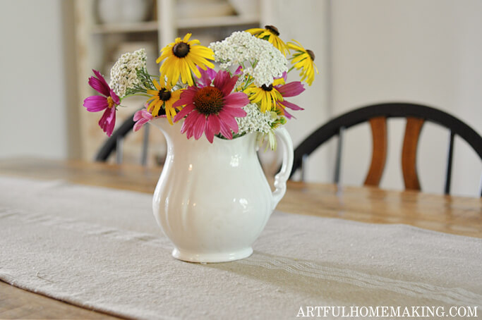 How to Make a Table Runner (Grain Sack Fabric)