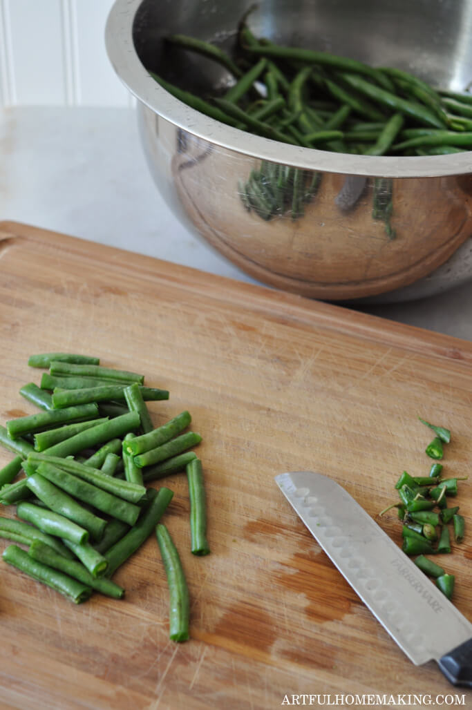 green beans on a cutting board
