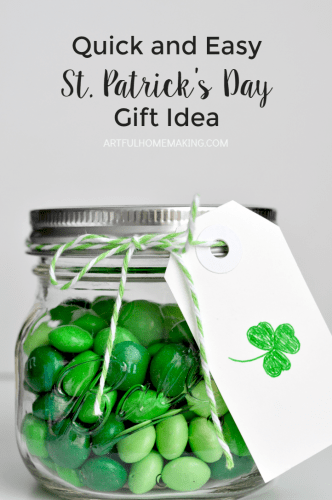 This is such a simple St. Patrick's Day gift or party favor idea!