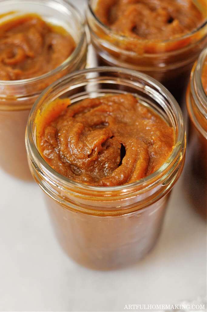 slow cooker pumpkin butter in jars