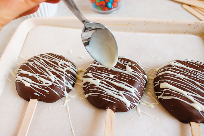 drizzling white chocolate