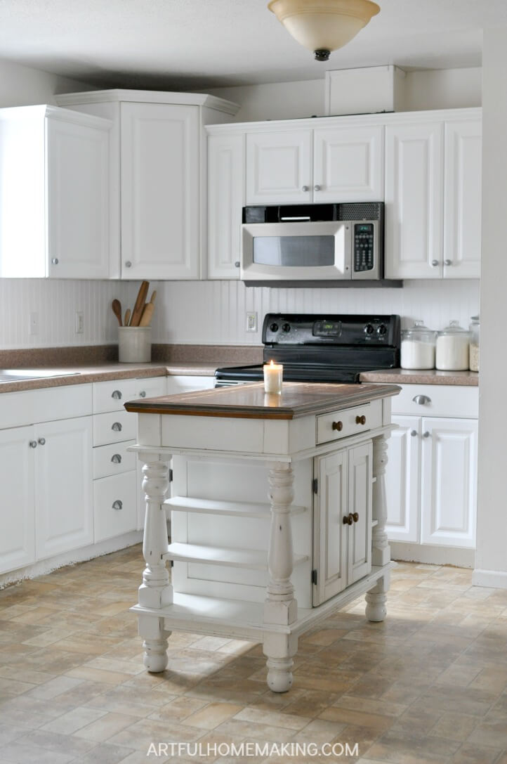 Minimalist Bead Board In Kitchen for Small Space